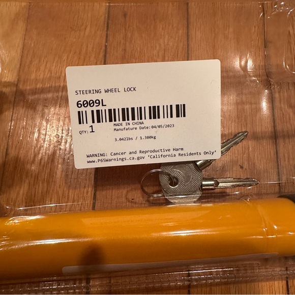 NWT Twin Hook Steering Wheel Lock: 6009L - Picture 2 of 2